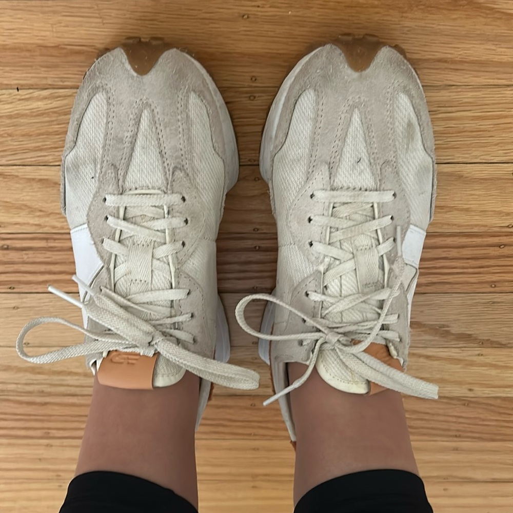 New Balance 327
